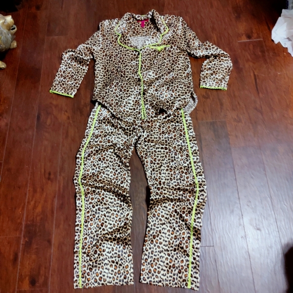 Betsey Johnson leopard print pajamas PJs 2 piece set lime trim slick soft satin - Picture 2 of 8